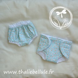 Culotte et couche à à fleurs bleu clair pour poupon de 30 cm
