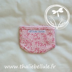 Couche en tissu à motifs feuilles roses, doublée en tissu éponge rose, pour poupon 30 cm, vue de dos