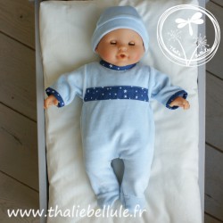 Pyjama velours bleu et étoiles avec bonnet, pour poupon 36 cm