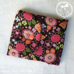 Pochette de rangement barrettes et élastiques, noire et verte, vue fermée