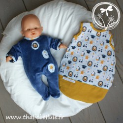 Pyjama en velours bleu et Gigoteuse motifs animaux et uni couleur curry pour poupon de 36cm