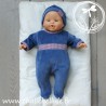 Pyjama velours bleu orné de tissu à carreaux rouge et bleu pour poupon 36 cm