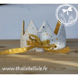 Couronne en tissu à étoiles, blanc, jaune moutarde, gris, fermeture par un lien