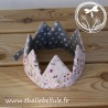 Couronne en tissu rose à motifs fêtes, entièrement doublée de tissu gris à étoiles