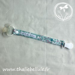 Attache tétine à fleurs vert menthe et rose motifs style liberty en tissu coton, avec une pince plastique blanche