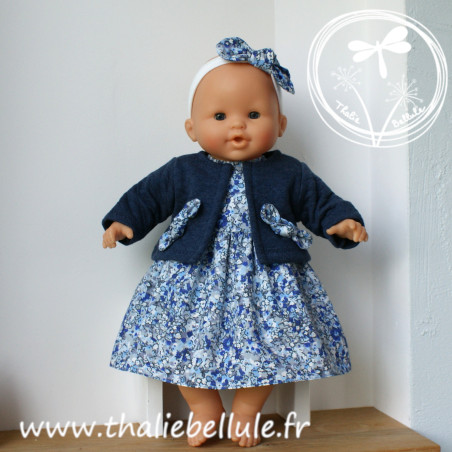 Robe à motifs fleurs bleues pour poupon 36 cm, avec gilet bleu marine et bandeau coordonné