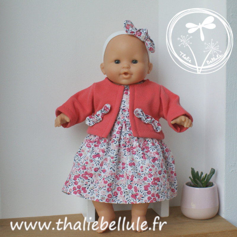 Robe à motifs fleurs rose corail pour poupon 36 cm, avec gilet corail et bandeau coordonné