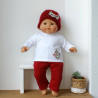 Manteau à capuche gris chiné ,bonnet en laine rouge, pantalon rouge, t-shirt blanc pour poupon 36 cm, vue sans manteau