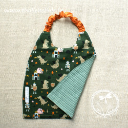 serviette élastiquée motifs verts dragon et chevalier, doublée en nid d'abeille vert