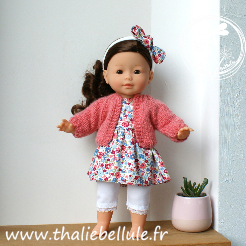 Ensemble chemisier à motifs fleurs, legging blanc , gilet en laine couleur corail pour poupée 36 cm