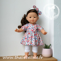 Ensemble chemisier à motifs fleurs, legging blanc , gilet en laine couleur corail pour poupée 36 cm, vue sans le gilet