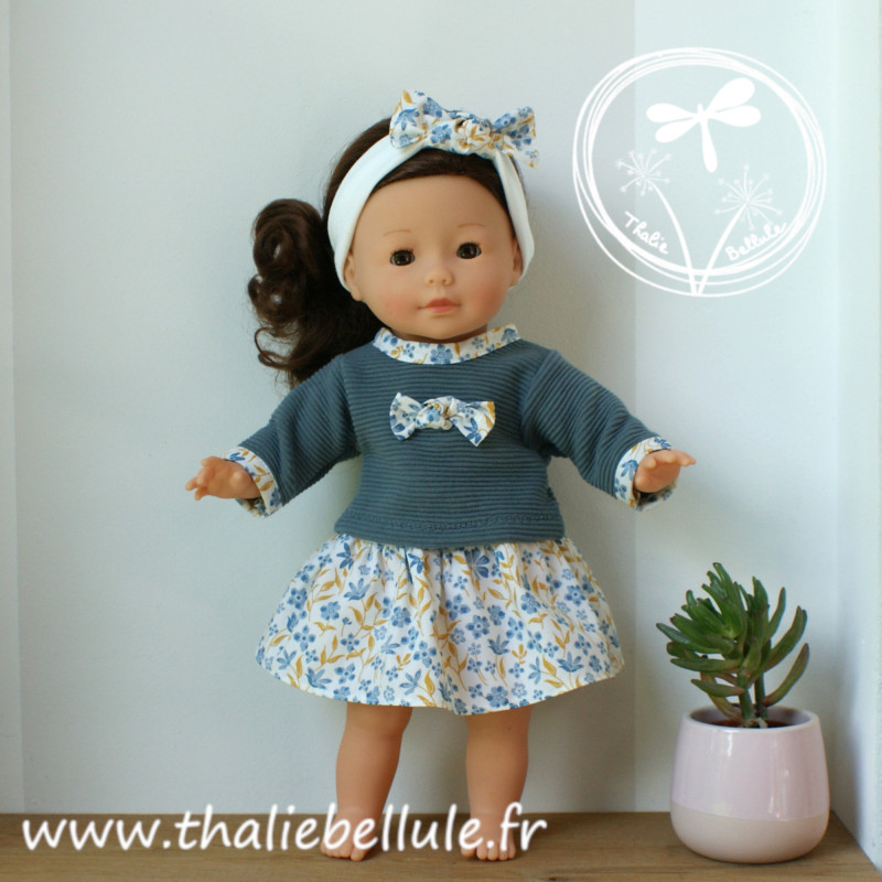 sweat bleu, jupe à volant flerus bleues et bandeau pour la tête avec noeud pour poupée 36 cm