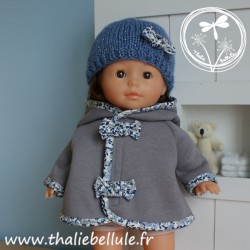 Manteau gris et bleu en tissu jersey, et bonnet assorti, pour poupée 36 cm