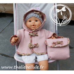 Manteau coloris vieux rose pour poupon 36 cm, avec sac et bonnet coordonnés