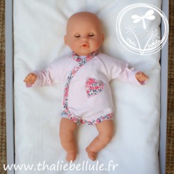 Body avec scratch rose à biais liberty pour poupon 30 cm