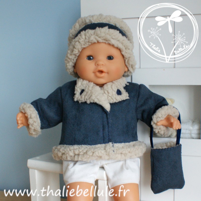 Manteau, bandeau et sac en suedine teddy bleu jean pour le poupon 36 cm